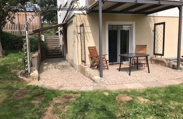 Bright vacation apartment in the basement with covered terrace