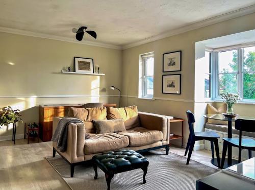 Bright Walthamstow flat w/shared backyard