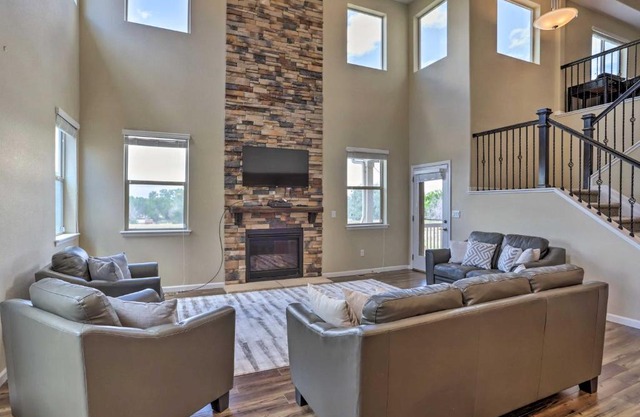 Brighton Family Home about 20 Mi to Dtwn Denver!