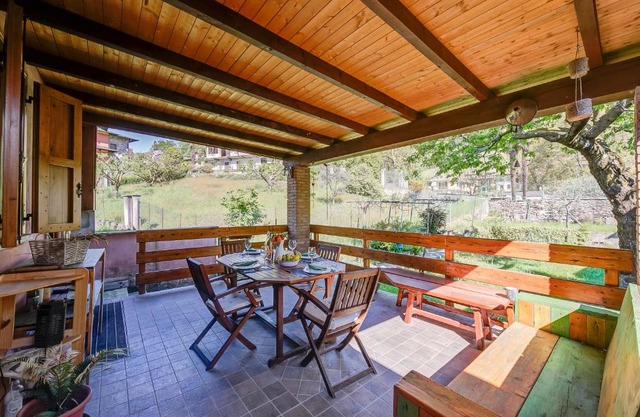 Brighty Rainbow House Garden - Happy Rentals