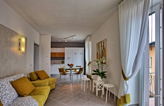 BRILLIANT APT near beach, mountains, minimarket, bar, restaurants, main services
