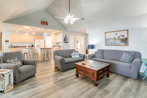 Bring Your Boat! Lakefront Home with Dock in Grove