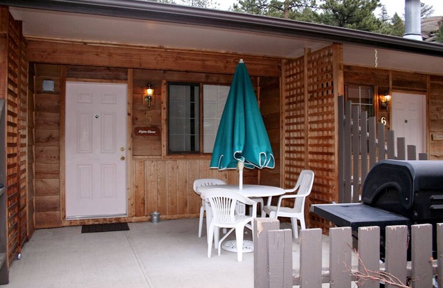 Bring your dog to this Cozy Mountain Escape