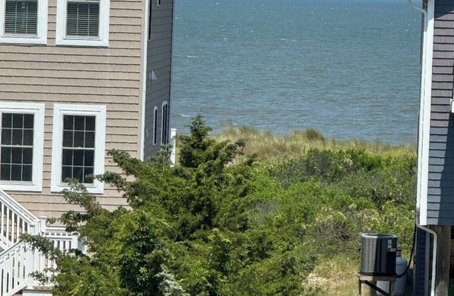 BROADKILL BEACH HOME SLEEPS 10 LINENS INCLUDED! HOT TUB, BIKES RENTS SAT TO SAT