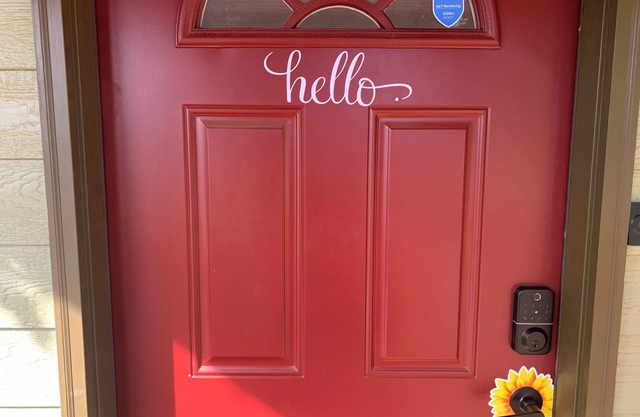 Broadway Charmer, 3 minutes from Downtown and just 13 minutes from the Airport.