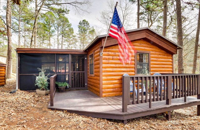 Broken Bow Abode w/Hot Tub < 7 Mi to Lake!