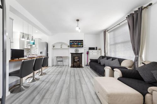 Bromley Serviced Apartments - Beckenham Place Park - London - 2 Bed House - Free Parking - 2 Beds 1 Sofabed