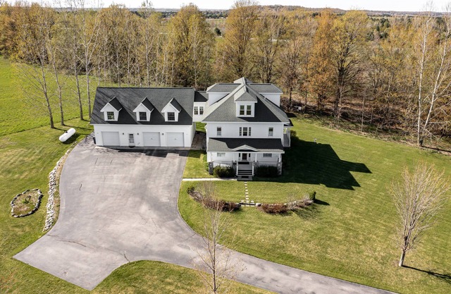 🐎 Broomhead Farmhouse | Victorian Yuba Vineyard Retreat | Near GLEF | MAIN HOUSE ➠ 5721