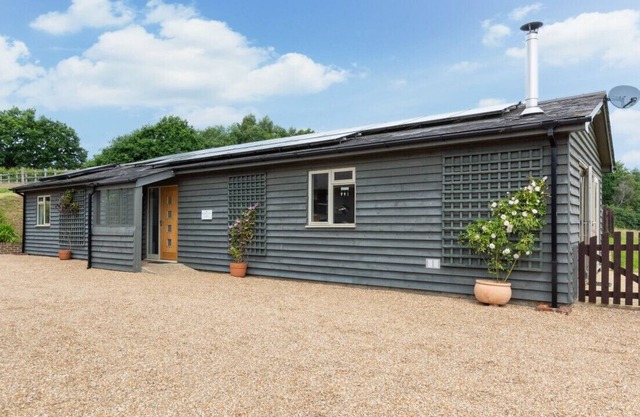 Broomhurst Grove - Three Bedroom House, Sleeps 5