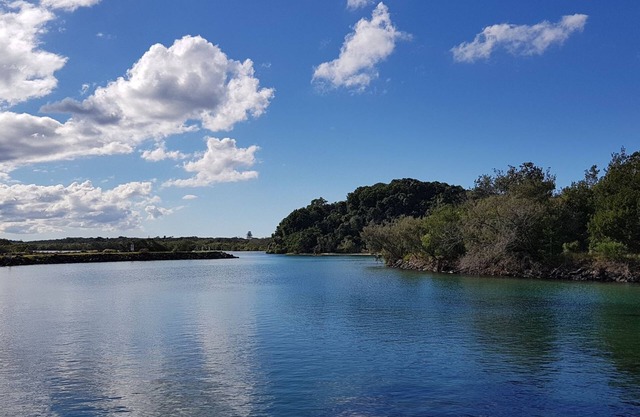 Bruns Beach House - light & airy with lush garden. -MINIMUM 3 NIGHT STAY-