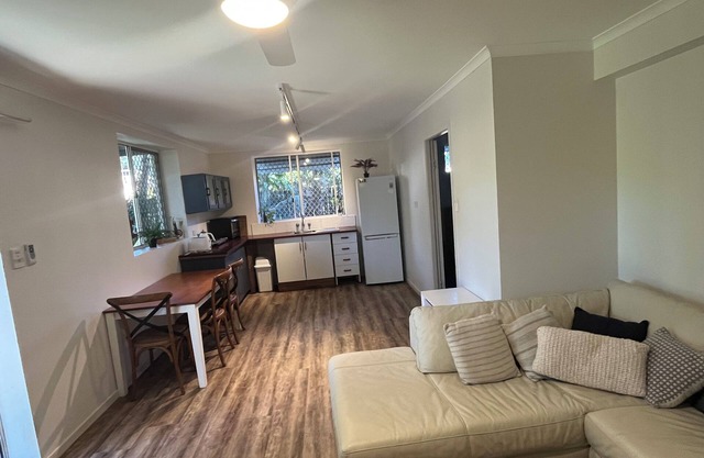 Bruns Garden Apartment ~ Comfortable Close to the Beach Monthly Discounts