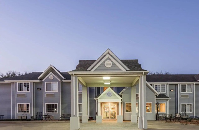 Brush inn and Suites