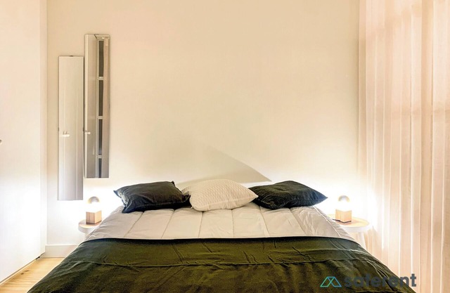 BUCKS4 Fantastic 1BD + 1 Triplex next to Ribeira
