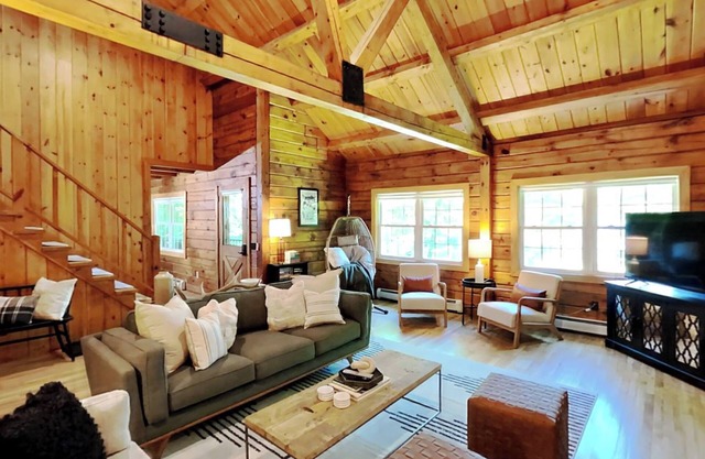 Bucksport Bliss A Luxe Log Cabin. Waterview & Private.