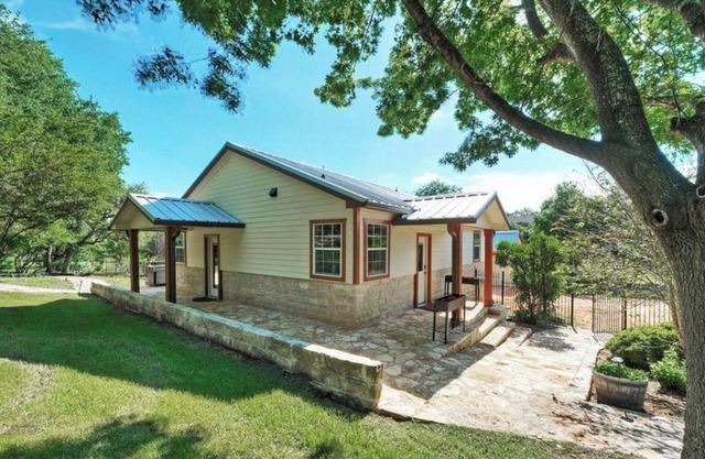 Buda Garden Getaway, 2 Bed room, 15 min from Downtown Austin
