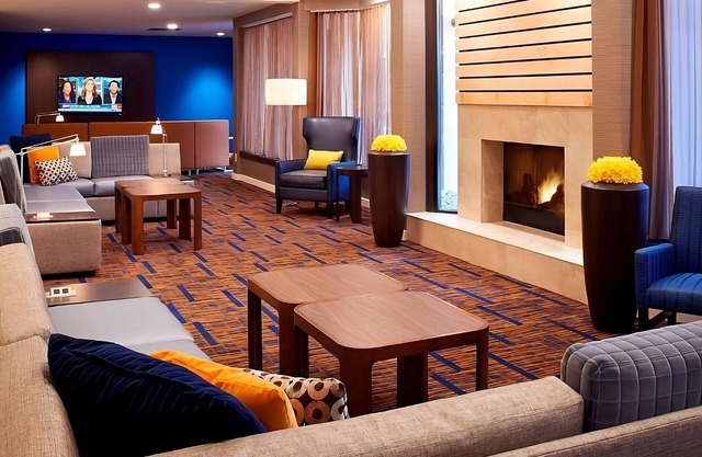 Budget-friendly Accommodation! Indoor Swimming Pool, Pets are Welcome!