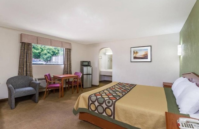 Budget Stay at Knights Inn Franklin Ave Waco! Parking, Pets Allowed!
