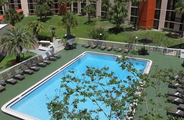 Budget Stay with Pool & Parking – Near Disney, Universal & SeaWorld