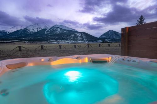 Buena Vista Mountain Retreat - Ultimate Privacy with Spa & Unbeatable Views