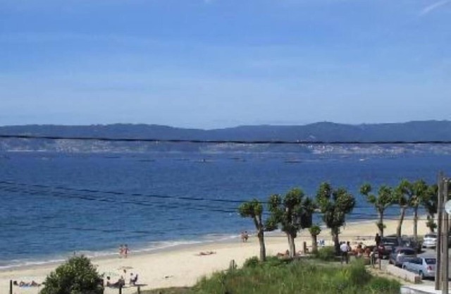 Bueu: Bueu, Rias Baixas, apartment with views in front of Agrelo beach