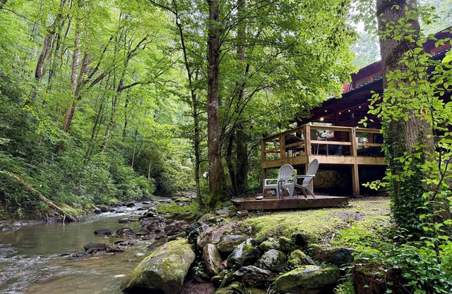 Buffalo Creek Cabin | Hot Tub & Creekfront Escape