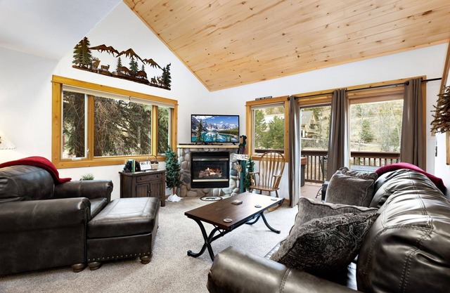 Bugle Pointe A09 (Private Hot tub) River Views!