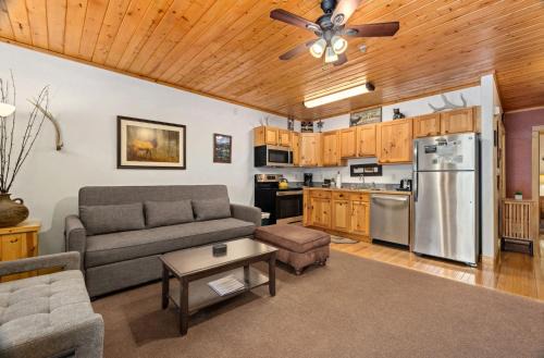 Bugle Pointe B16 by Estes Park Condos