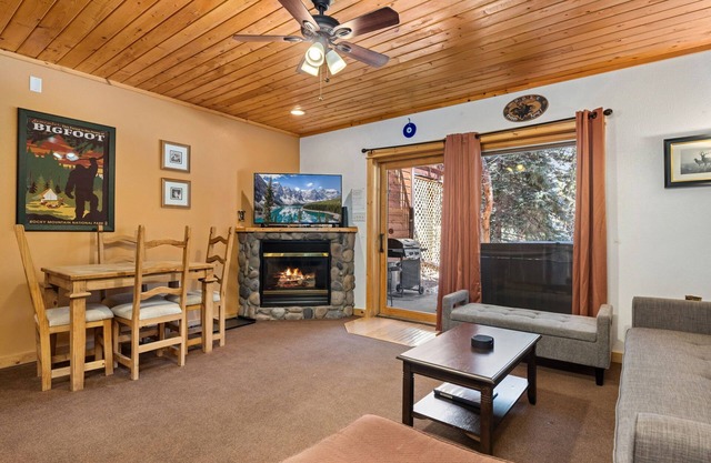 Bugle Pointe B16 (Private Hot tub) River Views!