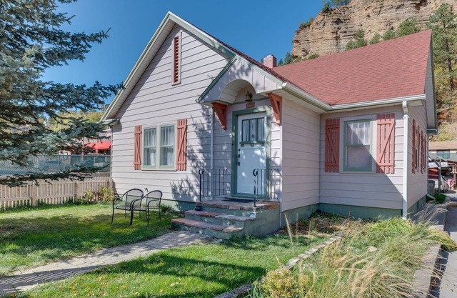 Bullock Cottage at First Deadwood Cottages