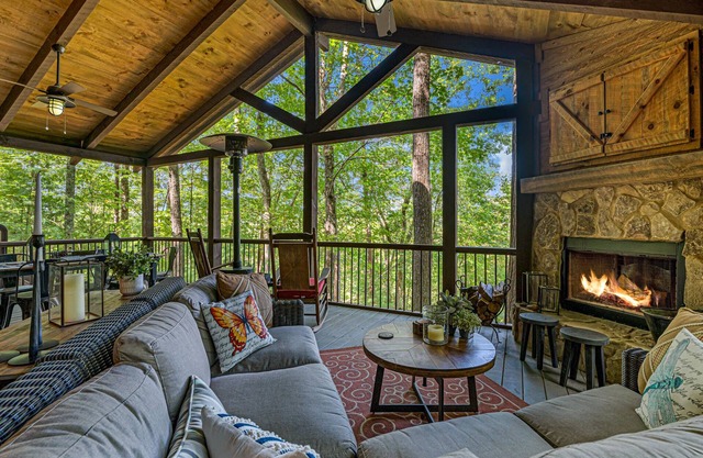 Bullwinkle's Bungalow- Blue Ridge GA