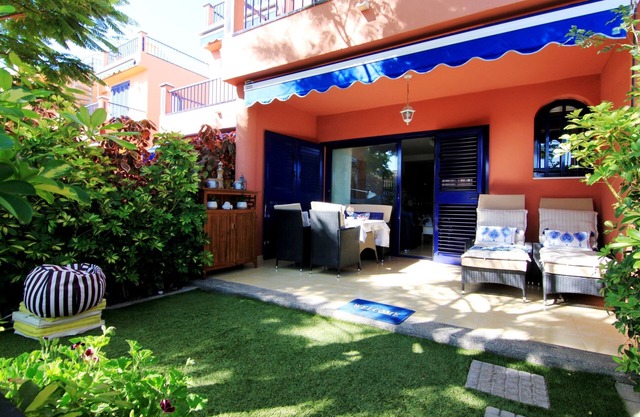 Bungalow in Meloneras area. Sea views. Direct access to Beach and Avenue.