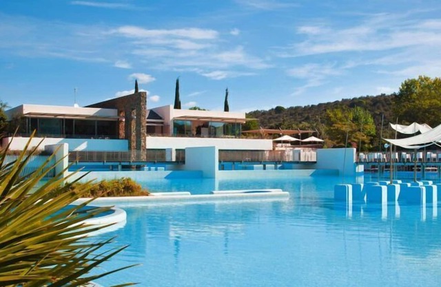 Bungalow in Castiglione della Pescaia with bar