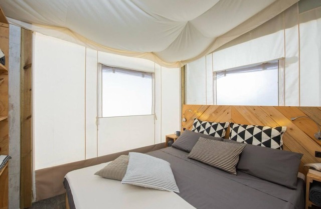 Bungalow 'Glamping B' with Shared Pool, Shared Garden and Wi-Fi