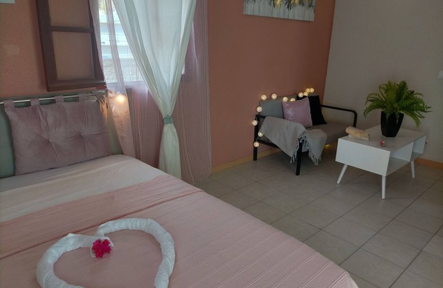 Bungalow Agathe Pour les Amoureux à 2 Minutes de la Plage, au Bord de la Piscine