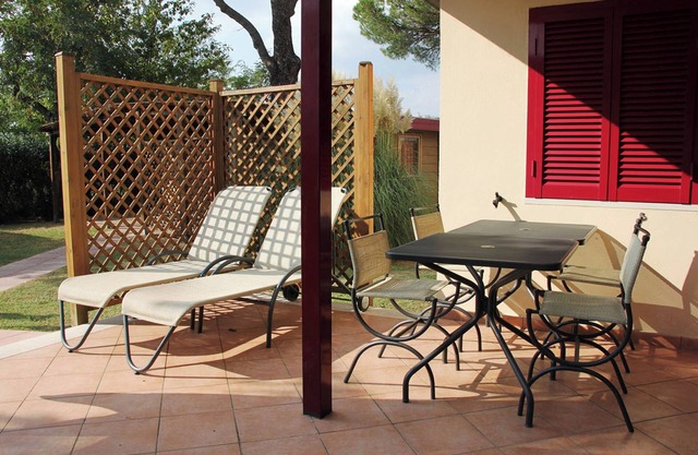 Bungalow 'Camping Massimo - 2' with Lake View, Private Terrace and Private Garden