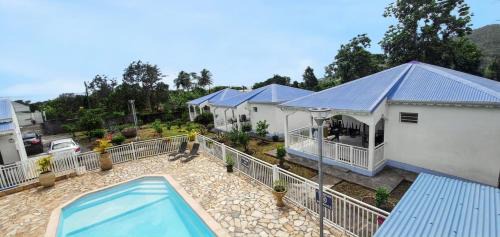 Bungalow charmant à Capesterre-Belle-Eau avec piscine partagée