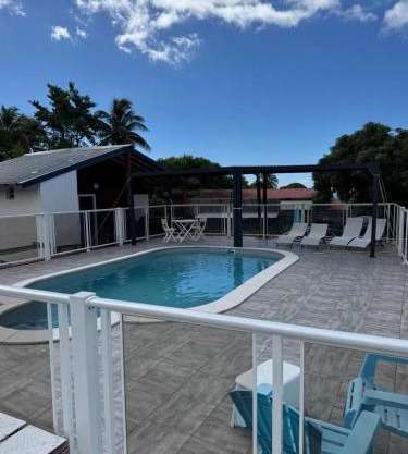 Bungalow cosy près de Basse-Terre - 20 m² avec piscine