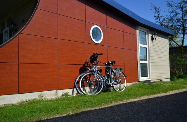 Bungalow in 's-Gravenzande with Nautical Charm