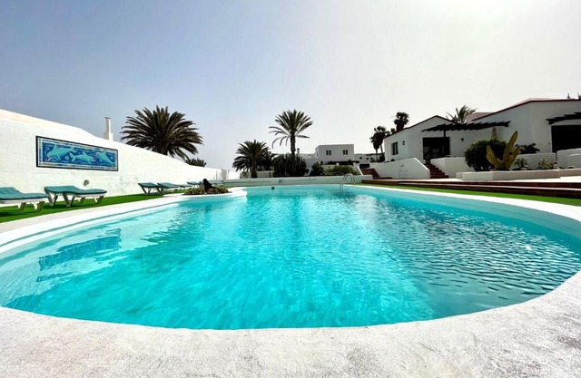 Bungalow para nudistas, con Wifi y estupenda vista la Piscina, a pocos metros de la playa