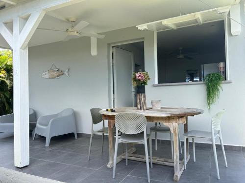 Bungalow proche de la plage de l'anse à l'eau