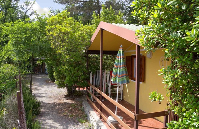 Bungalow with veranda and pool