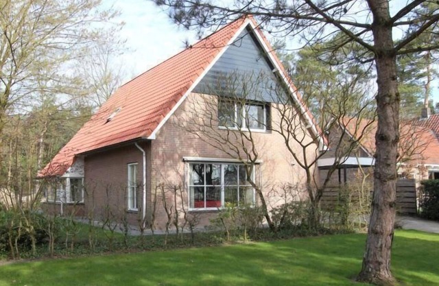 Bungalow with 5 bedrooms and a terrace