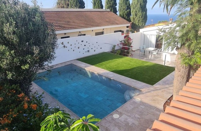 Bungalow with private saltwater pool and garden