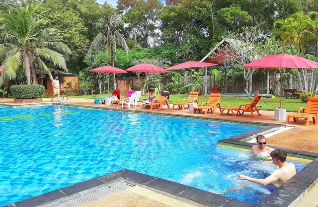 Bungalow with two single beds