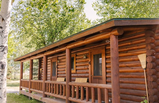 Bunkhouse 4 at Gallatin Canyon Cabins