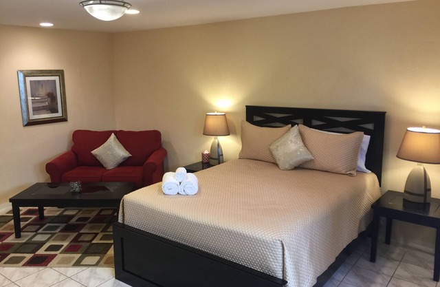 Burbank Hills Studio With Private Entrance in a Gorgeous Area