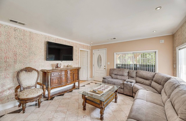 Burbank Home w/Yard, Walk to Downtown Shops!