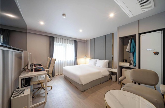 Busan Deokcheon Den Basta Hotel