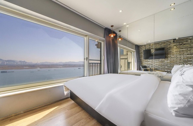 Busan Myeongji Oceanview JK Hotel