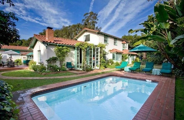 BUTTERFLY BEACH HOUSE.3MIN WALK TO BUTTERFLY BEACH & VILLAGE,8 MIN BILTMORE